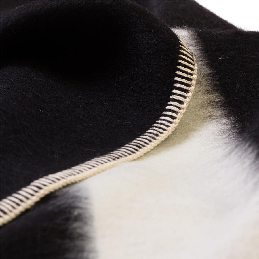 Black Siempre Blanket