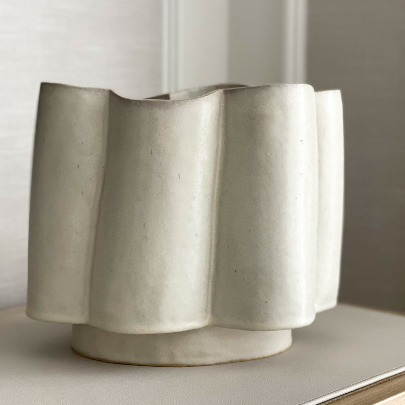 Short Scallop Vase - Cream